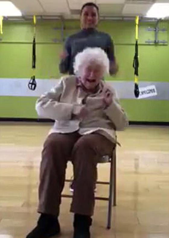 فيديو طريف: عجوز عمرحا 93 عاما في صالة التمارين الرياضية صورة رقم 3