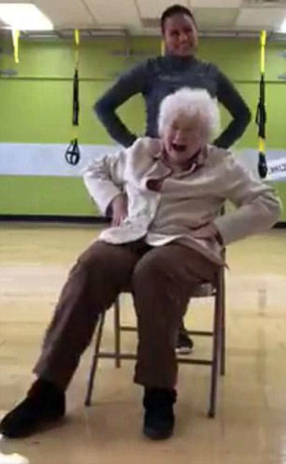 فيديو طريف: عجوز عمرحا 93 عاما في صالة التمارين الرياضية صورة رقم 6