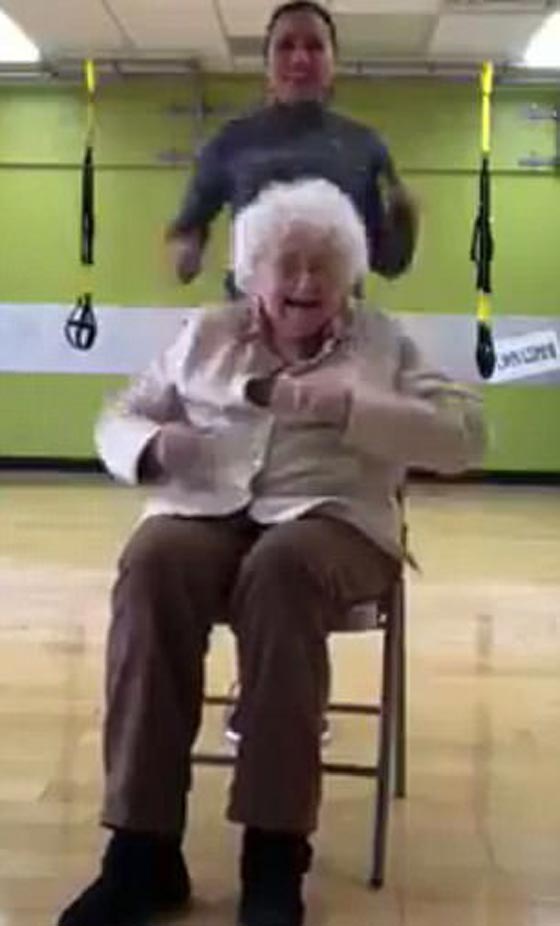 فيديو طريف: عجوز عمرحا 93 عاما في صالة التمارين الرياضية صورة رقم 7