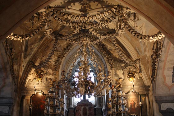 كنيسة من عظام البشر.. هل تجرؤ على زيارتها؟ صورة رقم 7
