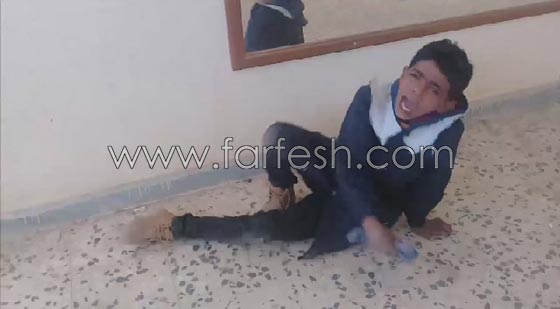 فيديو صادم من ليبيا: مدرس يتعتدي على طلابه بالضرب المبرح بعصا غليظة! صورة رقم 3