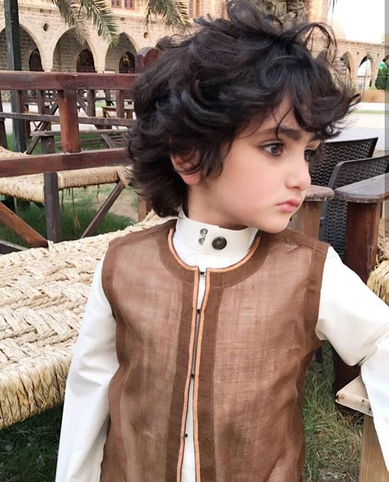 صور وفيديو طفل سعودي يثير ضجة بمواقع التواصل لوسامته وعصبيته صورة رقم 4