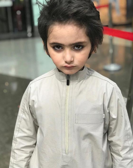 صور وفيديو طفل سعودي يثير ضجة بمواقع التواصل لوسامته وعصبيته صورة رقم 7