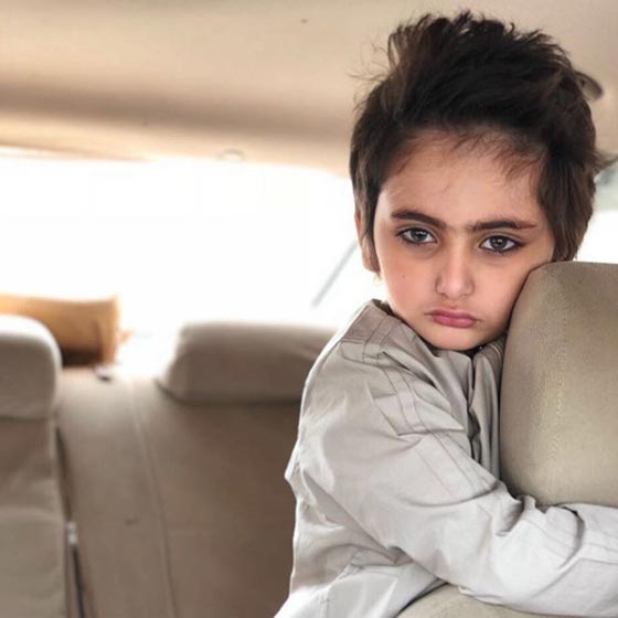 صور وفيديو طفل سعودي يثير ضجة بمواقع التواصل لوسامته وعصبيته صورة رقم 8