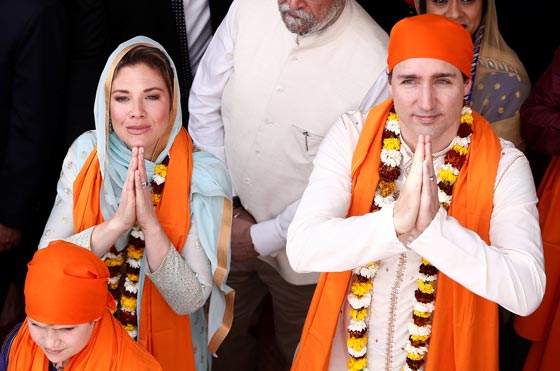 زوجة وابنة رئيس وزراء كندا ترتديان غطاء للرأس صورة رقم 10