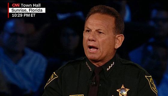 مجزرة فلوريدا.. استقالة ضابط الشرطة (الجبان) صورة رقم 1