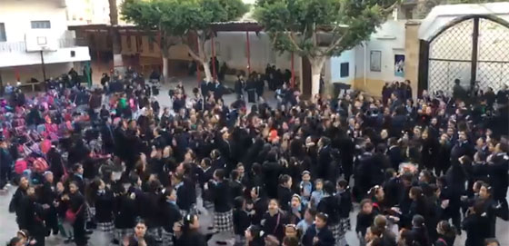 فيديو طالبات مدرسة مصرية في طابور الصباح يرقصن على انغام 3 دقات  صورة رقم 2