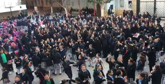 فيديو طالبات مدرسة مصرية في طابور الصباح يرقصن على انغام 3 دقات  صورة رقم 3