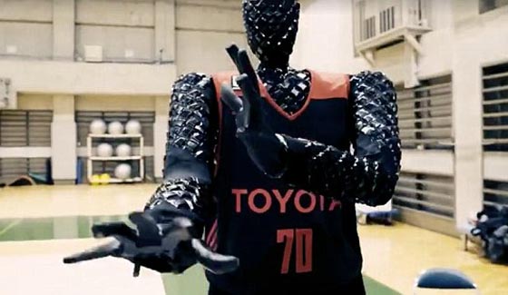 بالفيديو.. روبوت يلعب كرة السلة بمهارة فائقة صورة رقم 1