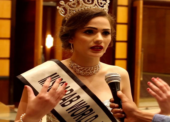 بالفيديو: هل التقطت ملكة جمال العرب صور زميلاتها وهنّ بدون ملابس؟ صورة رقم 1