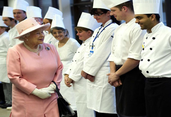 االطعام المسموح والممنوع تناوله داخل العائلة الملكية البريطانية صورة رقم 4