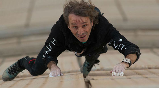 بالفيديو.. الرجل العنكبوت يتسلق ناطحات السحاب حول العالم  صورة رقم 2