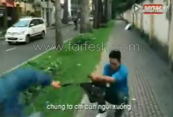  بالفيديو: كيف تحمين نفسك اذا حاول احدهم سرقة حقيبتك في الشارع؟ صورة رقم 4