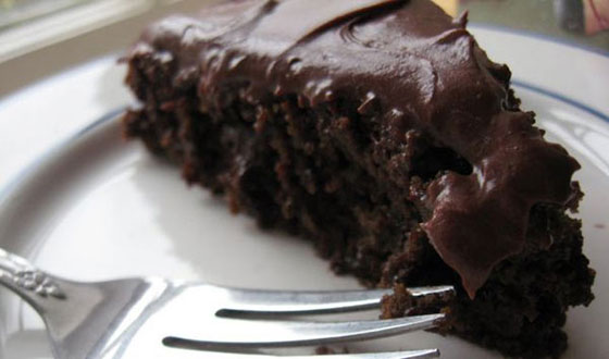 وصفة عمل كيك الشوكولاتة الخفيف بصوص الشوكولاتة الشهي صورة رقم 1