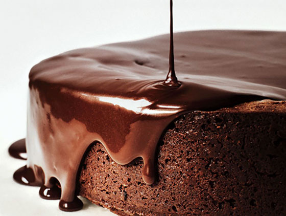 وصفة عمل كيك الشوكولاتة الخفيف بصوص الشوكولاتة الشهي صورة رقم 4