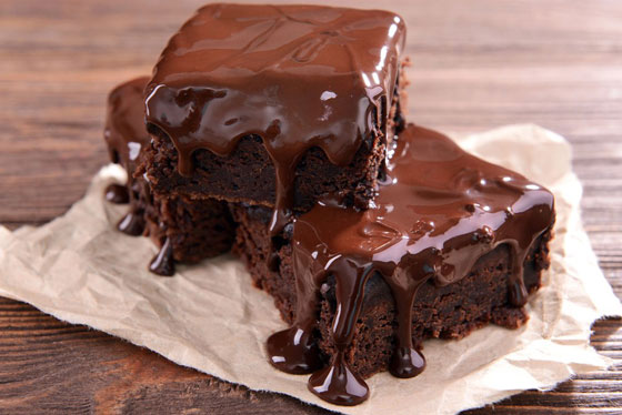 وصفة عمل كيك الشوكولاتة الخفيف بصوص الشوكولاتة الشهي صورة رقم 5