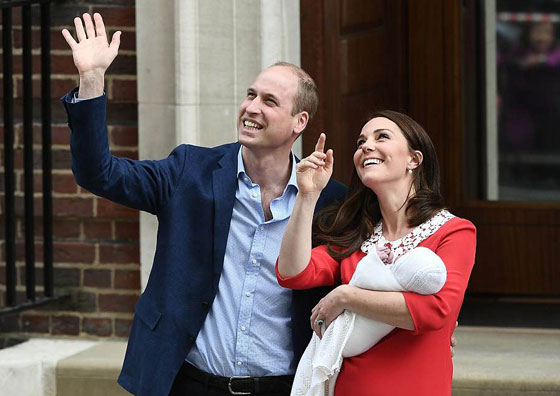 كيت ميدلتون تنجب طفلها الثالث والأمير وليام والاولاد يزورون الأمير الجديد صورة رقم 2
