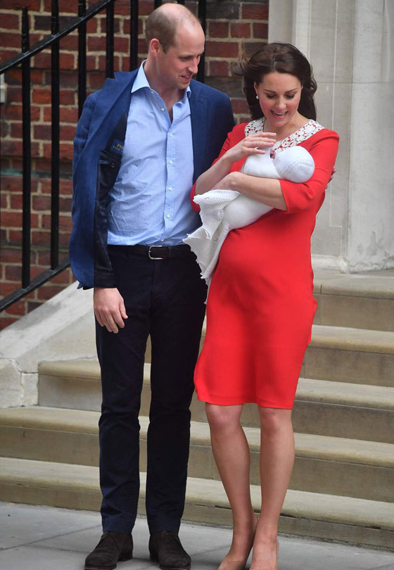 كيت ميدلتون تنجب طفلها الثالث والأمير وليام والاولاد يزورون الأمير الجديد صورة رقم 4
