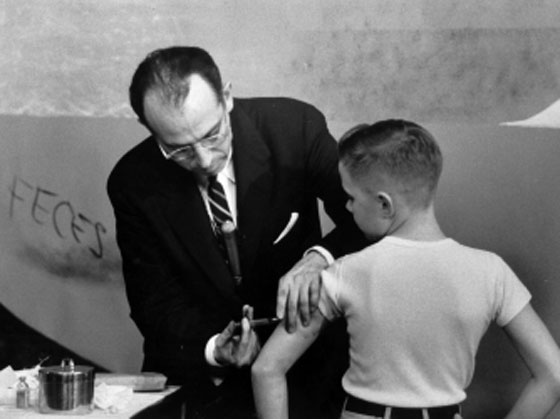  صورة رقم 3 - وجد لقاح لمرض شلل الأطفال وتنازل عن مليارات الدولارات