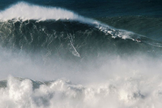 بالفيديو والصور..شاب برازيلي يركب أعلى موجة في العالم صورة رقم 7