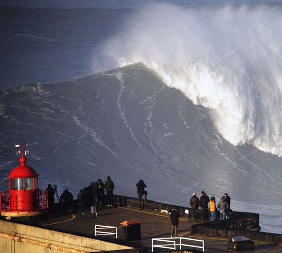 بالفيديو والصور..شاب برازيلي يركب أعلى موجة في العالم صورة رقم 3