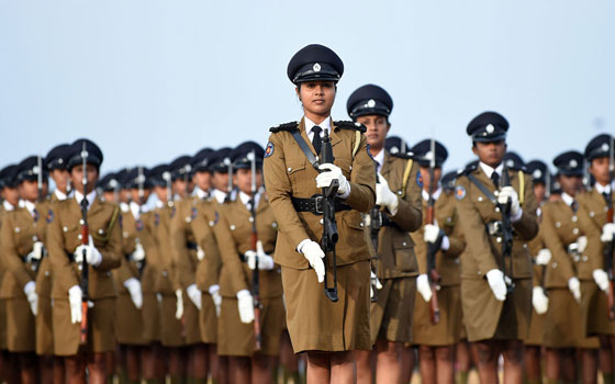 صور لسيدات الشرطة الحسناوات في انحاء دول العالم صورة رقم 7