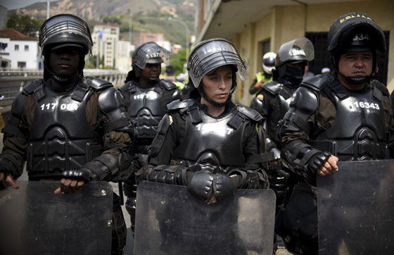 صور لسيدات الشرطة الحسناوات في انحاء دول العالم صورة رقم 8