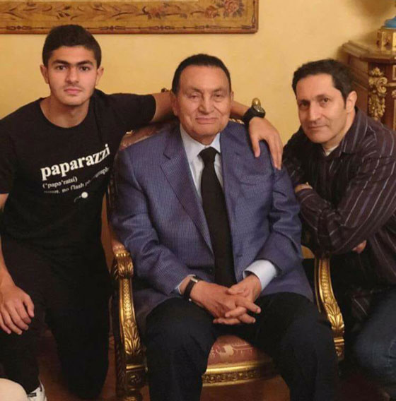 صورة تظهر الرئيس المصري السابق مبارك يحتفل بعيده التسعين صورة رقم 1