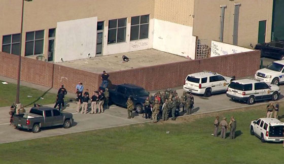 تكساس: مجزرة في مدرسة تحصد 10 قتلى   صورة رقم 6