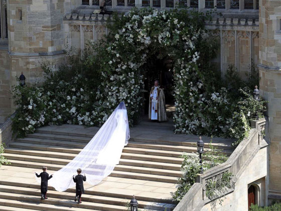  صور وفيديو: ماذا قال الأمير هاري لعروسه ومن اطلق الزغاريد بحفل الزفاف؟ صورة رقم 8