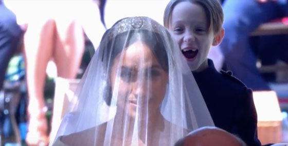  صور وفيديو: ماذا قال الأمير هاري لعروسه ومن اطلق الزغاريد بحفل الزفاف؟ صورة رقم 29