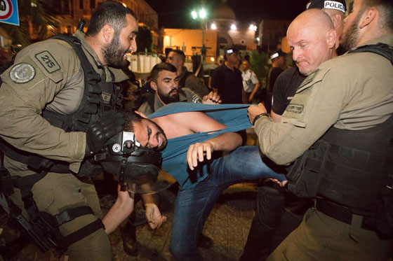 تعامل الشرطة الإسرائيلية مع العرب في مسيرة حيفا تثير جدلاً صورة رقم 5
