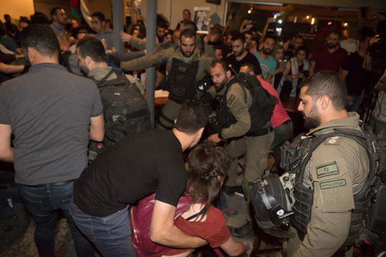 تعامل الشرطة الإسرائيلية مع العرب في مسيرة حيفا تثير جدلاً صورة رقم 6