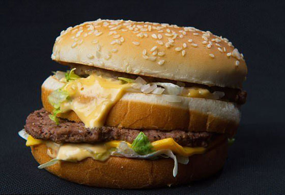 أمريكي يحقق رقماً قياسياً بتناول 30 ألف وجبة ماكدونالدز.. فيديو وصور صورة رقم 4