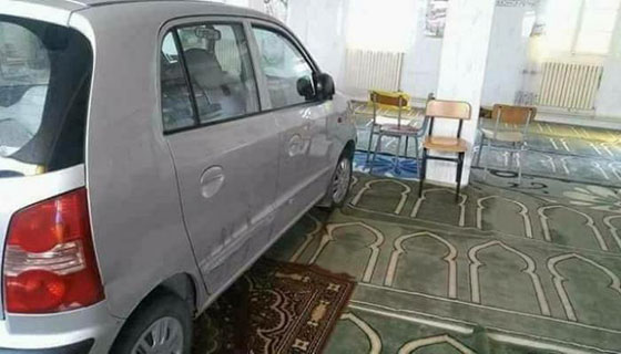 جزائري يثير غضب المسلمين في رمضان ويركن سيارته داخل مسجد! صورة رقم 4