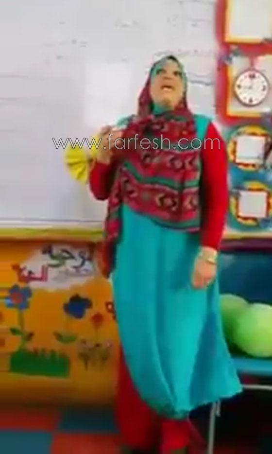 فيديو مضحك: مدرّسة مصرية تعلم طلابها اللغة الإنجليزية بلهجة خاطئة وصادمة صورة رقم 1