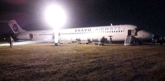 فيديو لحظات هبوط مرعبة لطائرة ركاب بمطار اوكراني. الجميع توقعوا الموت! صورة رقم 7