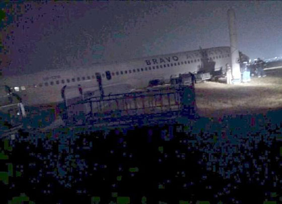 فيديو لحظات هبوط مرعبة لطائرة ركاب بمطار اوكراني. الجميع توقعوا الموت! صورة رقم 9