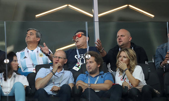 ما سبب تدخين مارادونا للسيجار في المدرجات خلال مباراة الأرجنتين؟ صورة رقم 7