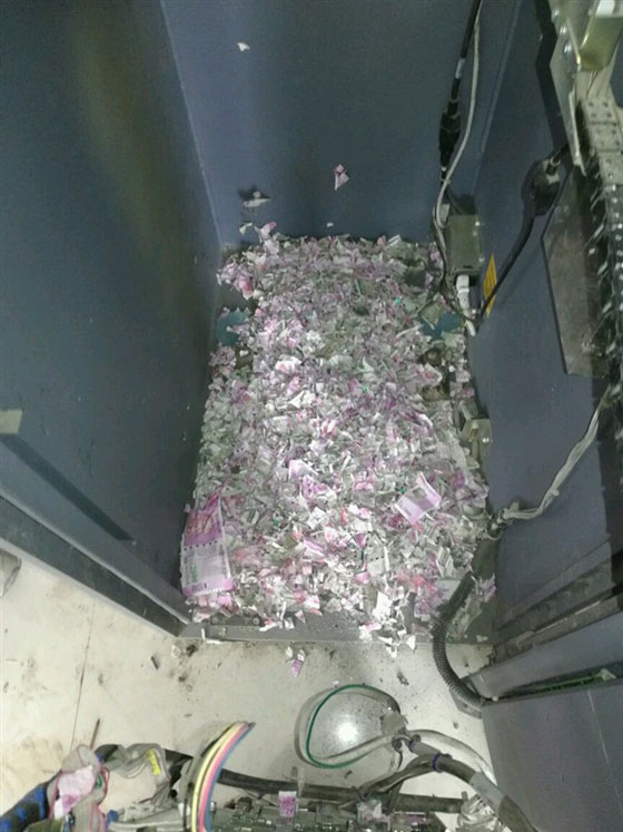 صور: فئران تمزق أوراقا نقدية بقيمة 18 الف دولار داخل ماكينة صرف آلي صورة رقم 1