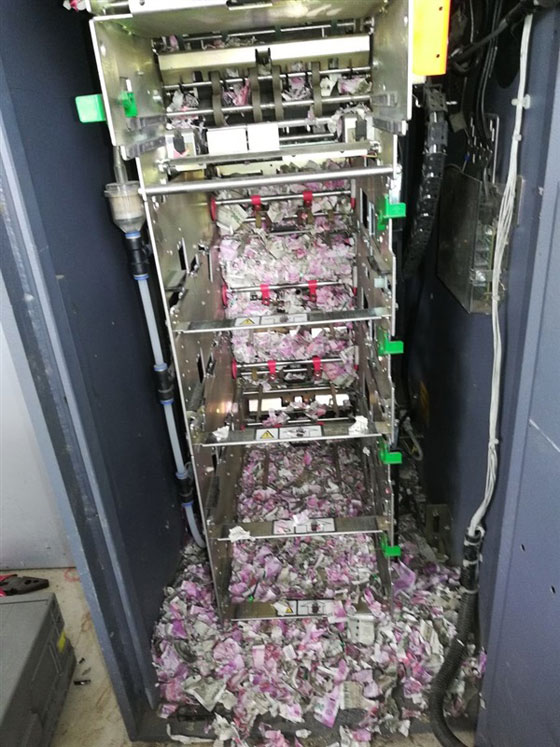 صور: فئران تمزق أوراقا نقدية بقيمة 18 الف دولار داخل ماكينة صرف آلي صورة رقم 2