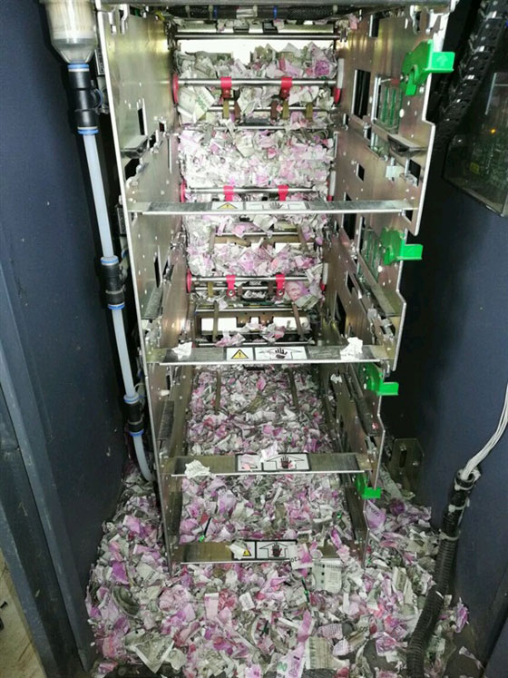 صور: فئران تمزق أوراقا نقدية بقيمة 18 الف دولار داخل ماكينة صرف آلي صورة رقم 3