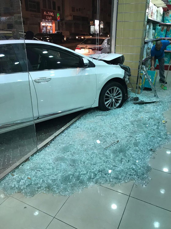 غرائب اول يوم قيادة للسعوديات: سيدة صدمت 6 سيارات وأخرى دخلت في صيدليه! صورة رقم 4