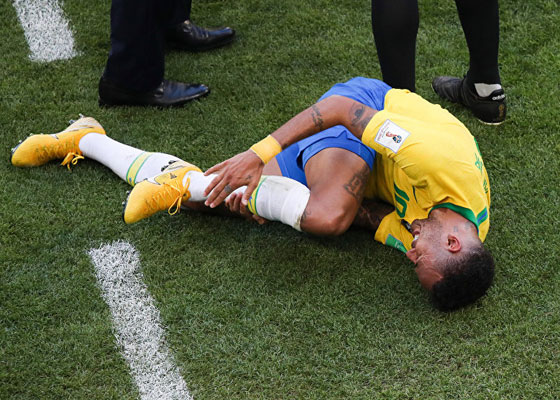 بالصور..  قصات شعر مختلفة للاعب البرازيلي نيمار خلال المونديال صورة رقم 4