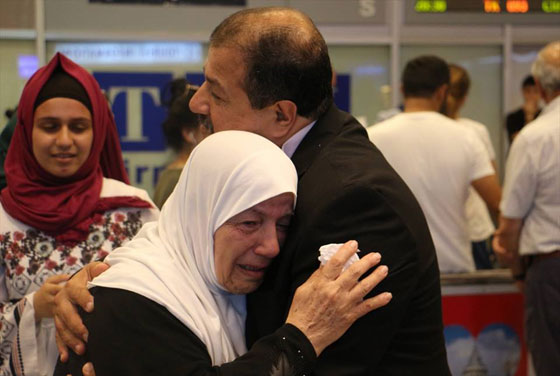 بعد فراق 17 عاما.. الفلسطيني المبعد فهمي كنعان يلتقي بوالدته في اسطنبول! صورة رقم 1