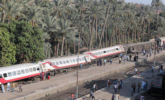 برلماني مصري يطالب باستقالة وزير النقل بعد انقلاب قطار الصعيد صورة رقم 4