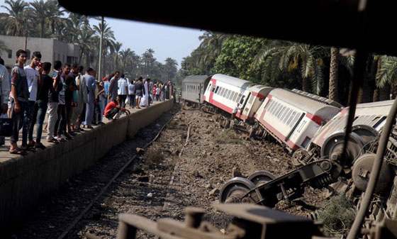 برلماني مصري يطالب باستقالة وزير النقل بعد انقلاب قطار الصعيد صورة رقم 5