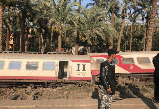 برلماني مصري يطالب باستقالة وزير النقل بعد انقلاب قطار الصعيد صورة رقم 9