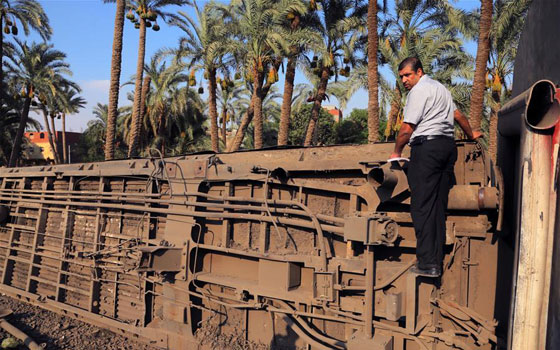 برلماني مصري يطالب باستقالة وزير النقل بعد انقلاب قطار الصعيد صورة رقم 12
