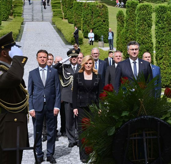 حقائق ومعلومات لا تعرفونها عن حياة رئيسة كرواتيا الحسناء التي أبهرت العالم صورة رقم 14